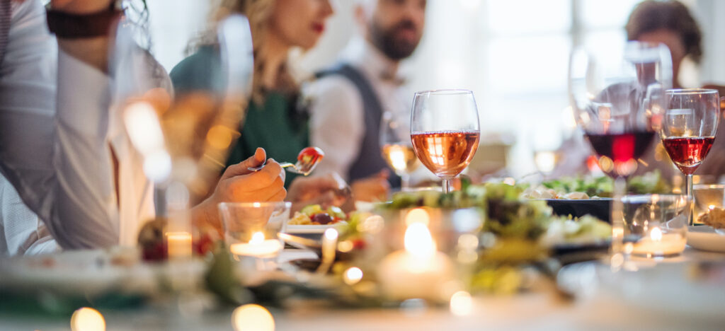 Wundertüte gedeckter Tisch