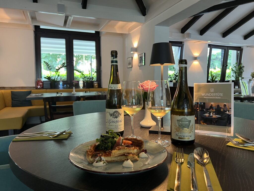 Ein Gericht, zwei Weine.